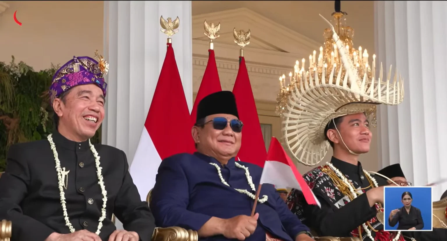 Gibran Kenakan Baju Adat Rote NTT, Lanjutkan Tradisi Politik Simbol Ala Jokowi?
